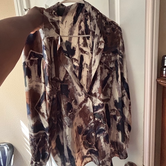 Fashion Nova Earthy Abstract Blouse - Picture 4 of 4